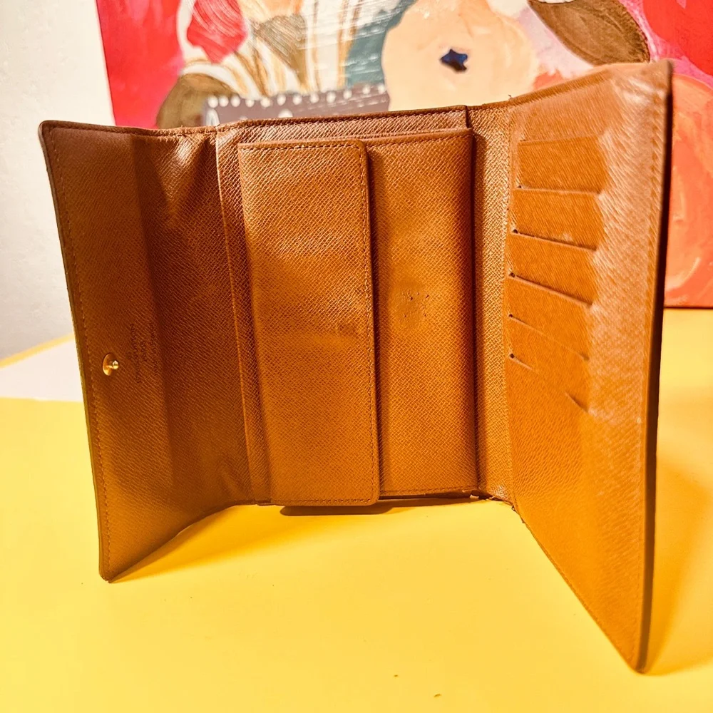 Louis Vuitton Monogram passport Wallet - Picture 11 of 15